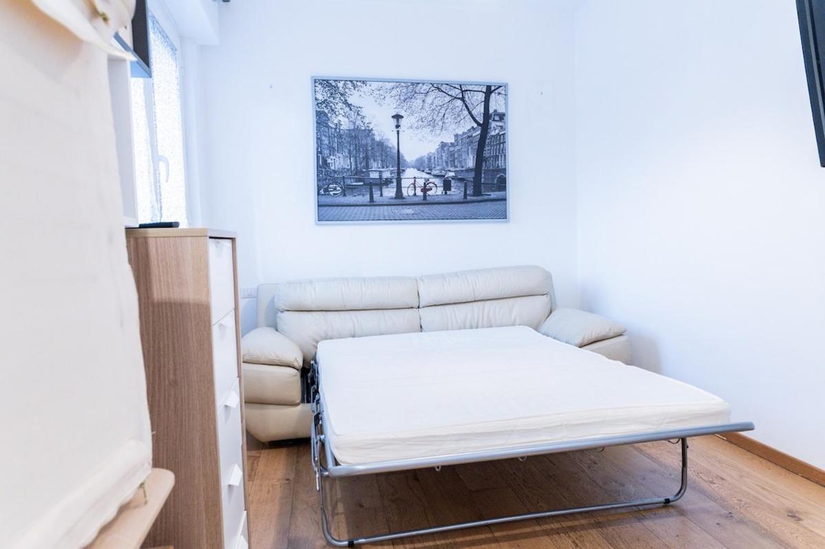 Apartment M64 *